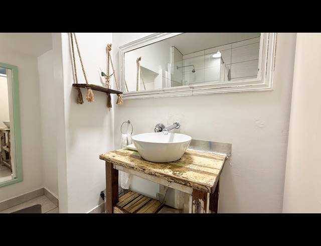 1 BEDROOM STUDIO APARTMENT TO LET IN CAPE TOWN CITY CENTRE